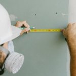 Zrób efektowną wnękę w ścianie z karton-gipsu: prosty projekt weekendowy, który odmieni wnętrze