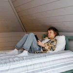 Poddasze za grosze: sprytne patenty na piękne i funkcjonalne wykończenie