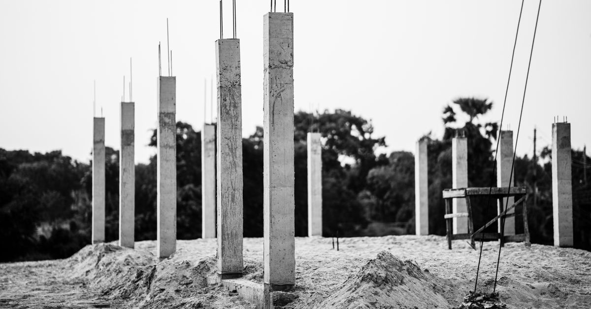 Mocne fundamenty betonowe na lata: zbrojenie krok po kroku – błędy, normy i dobre praktyki