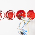 Nowy dom pod prądem: Etapy instalacji elektrycznej krok po kroku – przewodnik dla inwestora